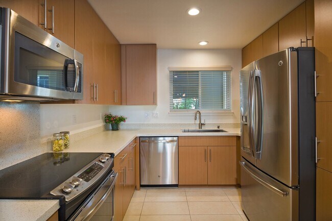 Foto del edificio - 2 bedroom 2 bath with 2 covered parking Kailua