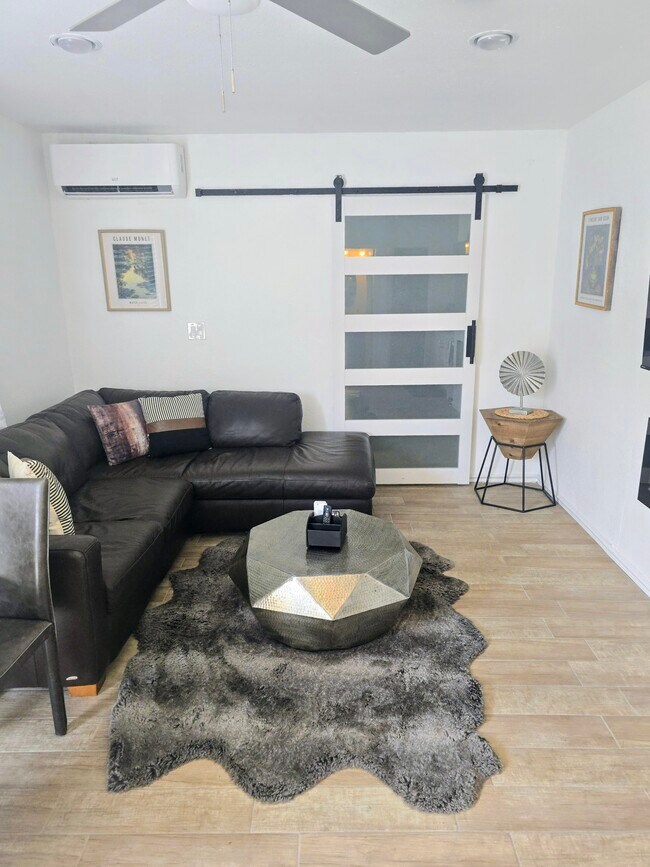 Foto del edificio - 3622 Wild Oats Ln