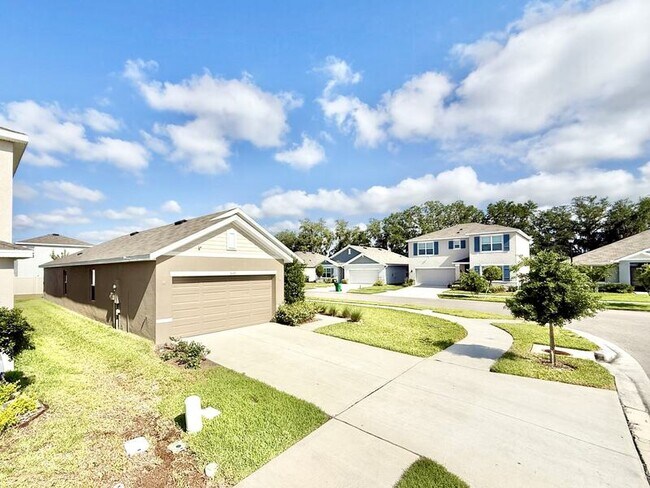 Foto del edificio - 5699 Chorleywood Ln