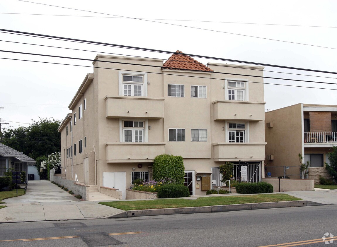 Primary Photo - 12241 Moorpark St