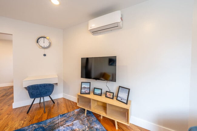 Building Photo - 33 Adams St