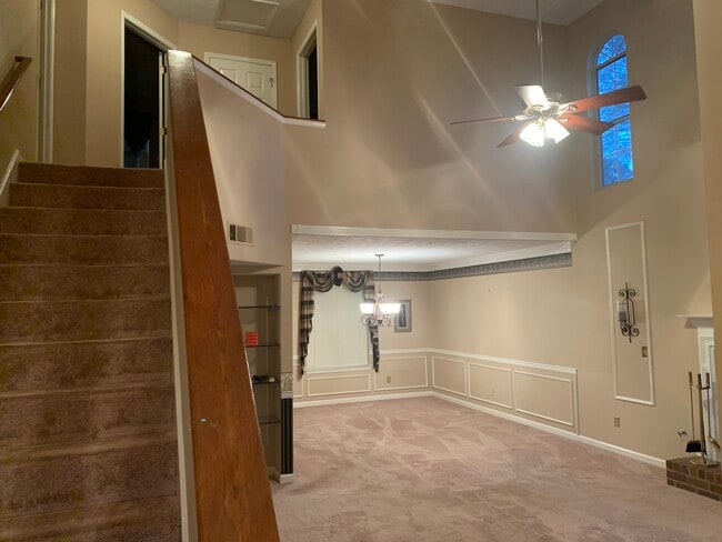 2 Story Family Room - 2078 Kelvin Dr