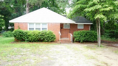 Building Photo - 2064 Seneca Dr