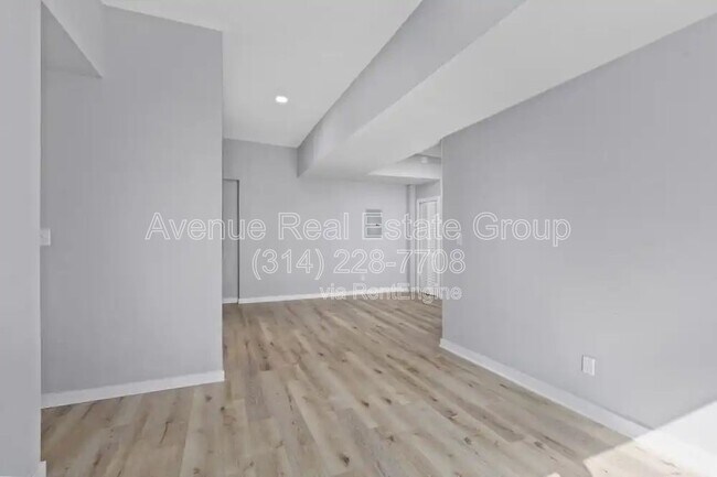 Building Photo - 5931 Maple Ave