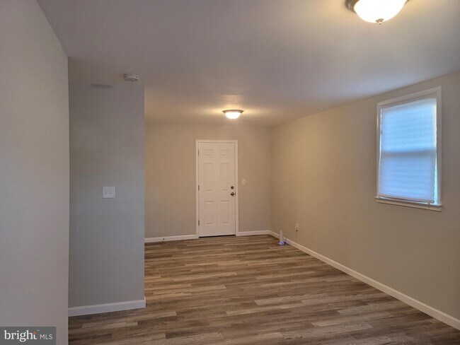 Building Photo - 7917 Glenarden Pkwy