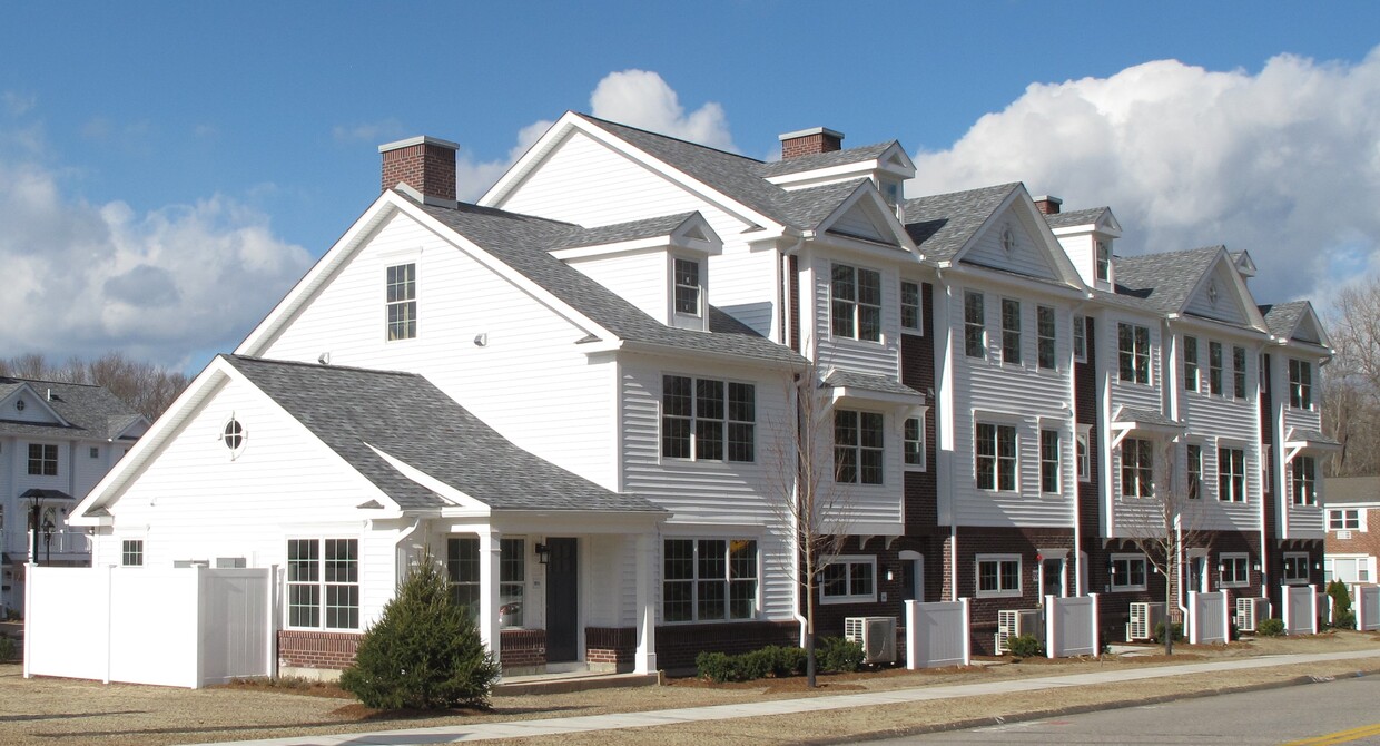 Primary Photo - Townhomes at Colonial Village