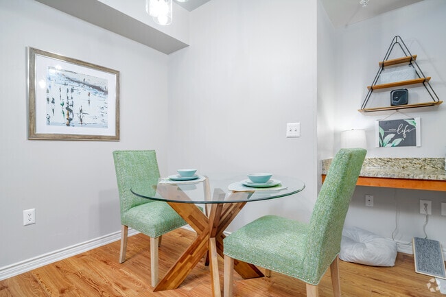 2BR, 1BA - 896SF - Dining Room - Waterford Park