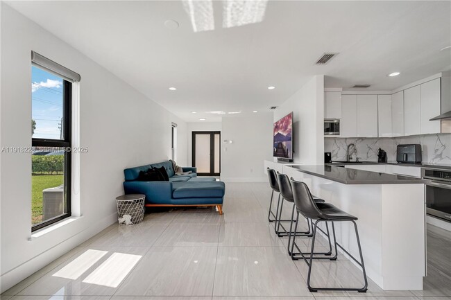 Building Photo - 9451 SW 6th Ln