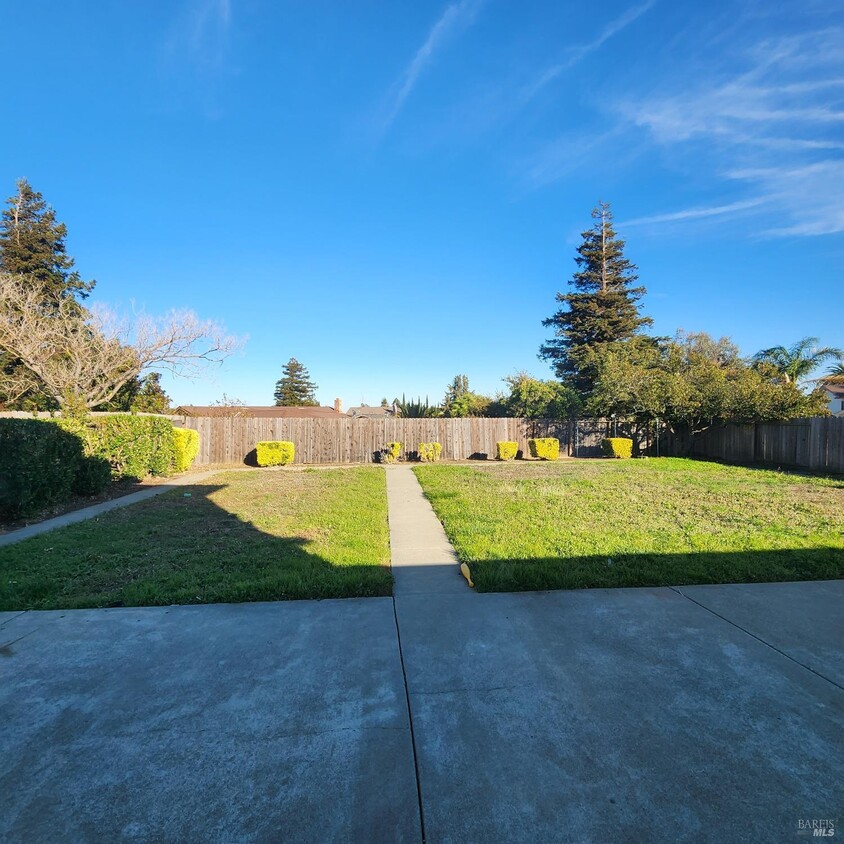 Primary Photo - 5046 Brookdale Cir