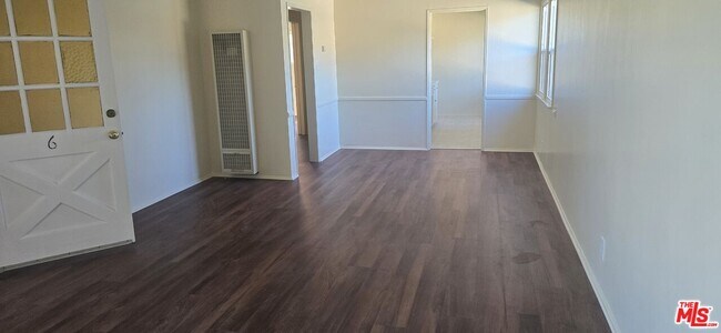 Foto del edificio - 2635 W Imperial Hwy