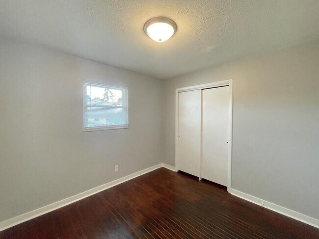 Foto del edificio - 411 S Gray St