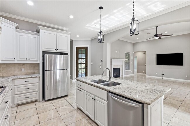 Building Photo - 160 Colonial Estates Dr