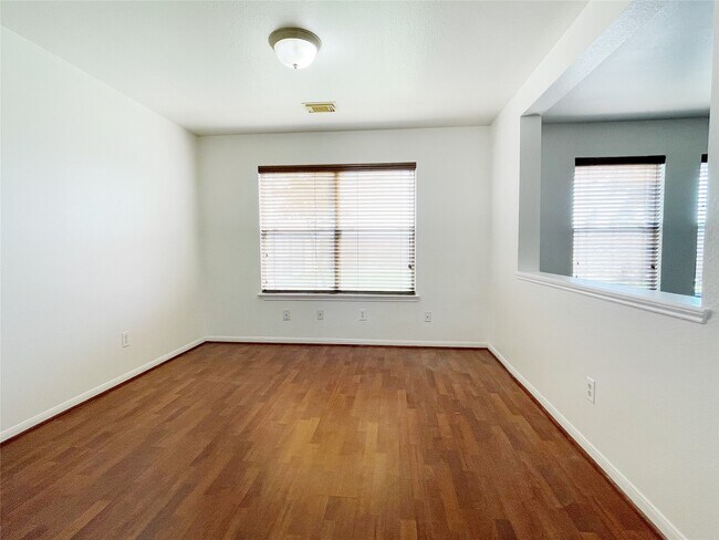 Foto del edificio - 15723 Crooked Arrow Dr