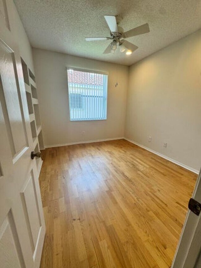 Foto del edificio - 10895 Fillmore Dr
