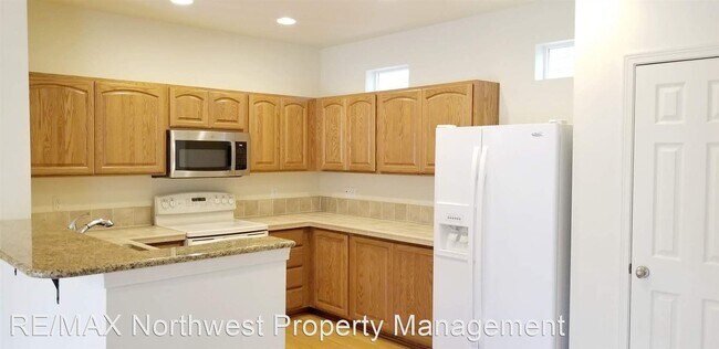 Building Photo - 3 br, 2.5 bath House - 7601 Rushmore Way NE