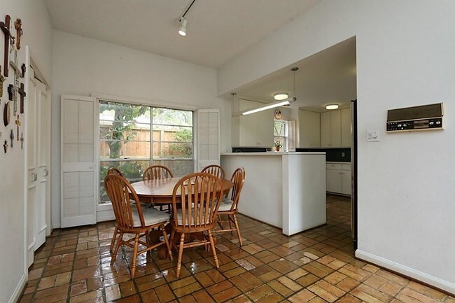 Foto del edificio - 222 Gessner Rd