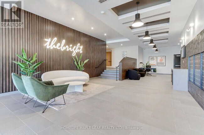 Photo du bâtiment - 741 King St W