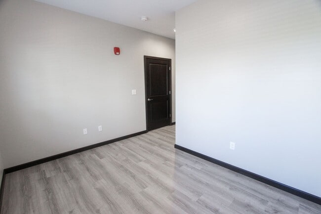 Building Photo - New! Beautiful 1 Bed, 1 Bath Apartment in ...