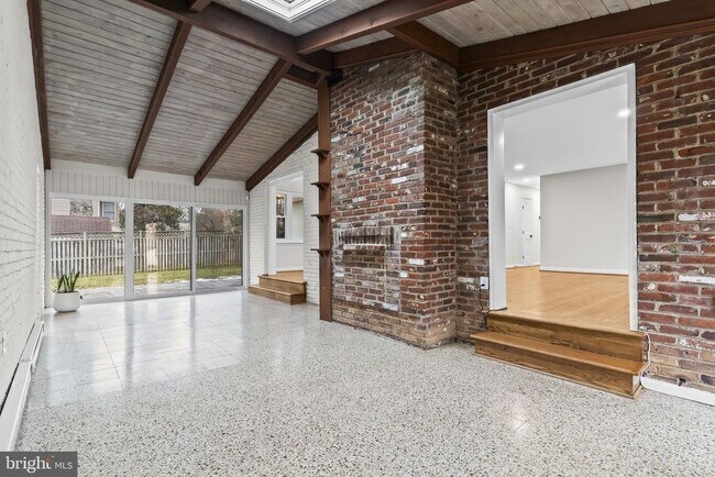 Building Photo - 7609 Woodridge Cir