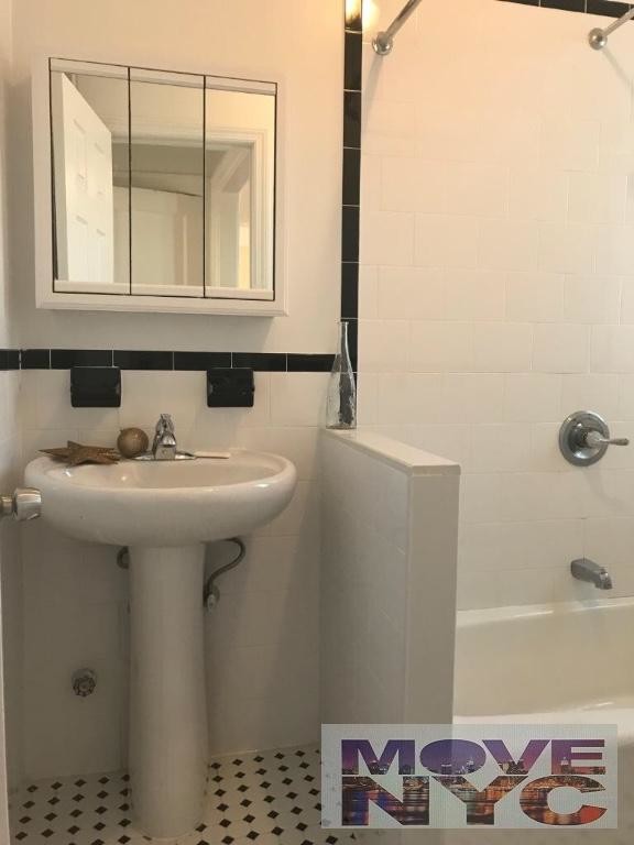 Foto del edificio - 3136 Perry Ave