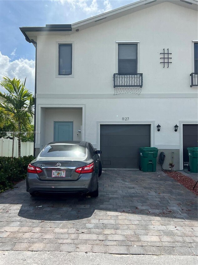 1127 SW 8th Ave, Florida City, FL 33034 Townhouse for Rent in Florida