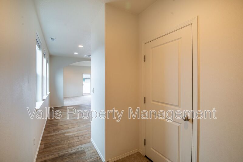 Primary Photo - 4850 Heathwood St NE