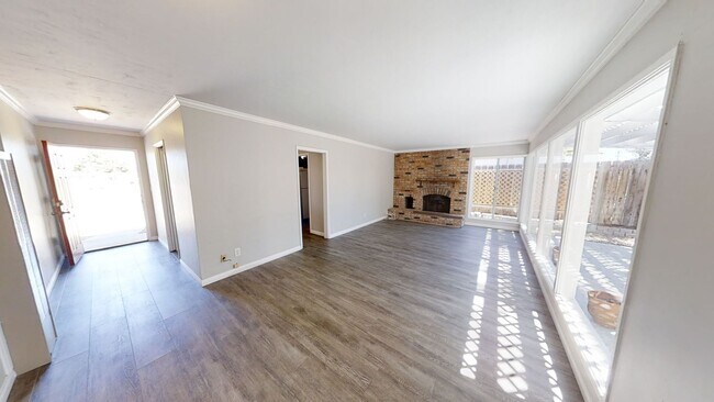 Building Photo - 5BD/2BA with a Private Yard! (Lease out, p...