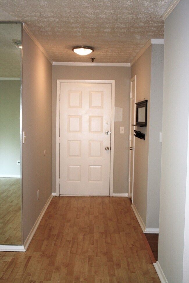 Foto del edificio - Just outside the perimeter at 75 and 285!