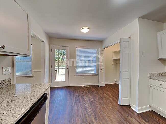 Foto del edificio - 2807 Sutherland Dr