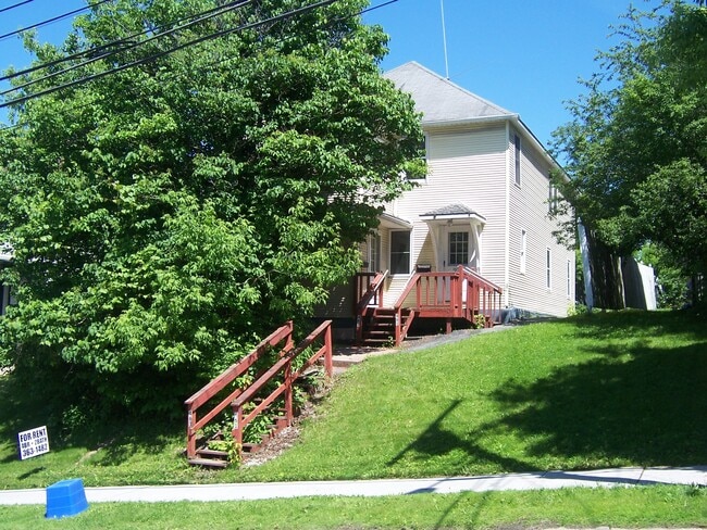 Building Photo - 461 Colchester Ave