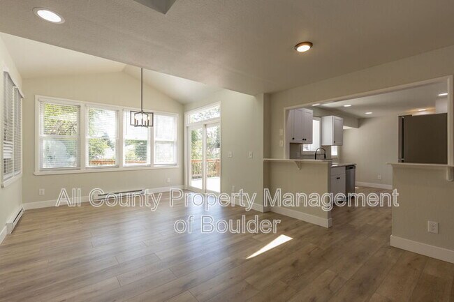 Foto del edificio - 4734 Essex Ct