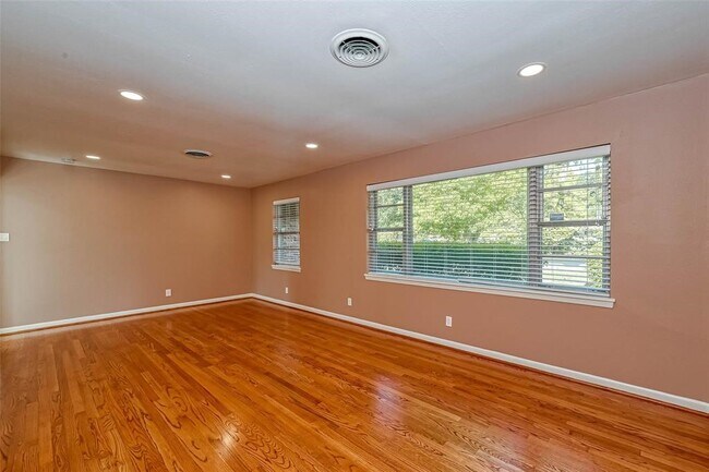 Foto del edificio - 9139 Western Dr