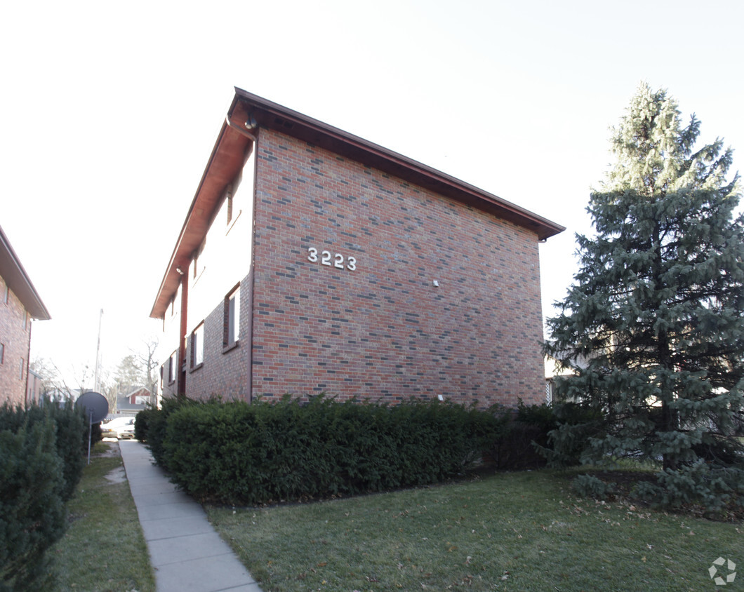 Primary Photo - 3223 Holdrege St