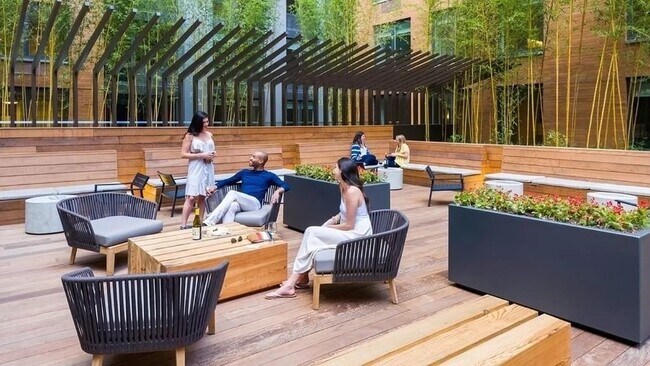 Foto del edificio - 550 W 45th St