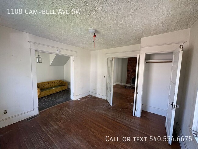 Building Photo - 1108 Campbell Ave SW