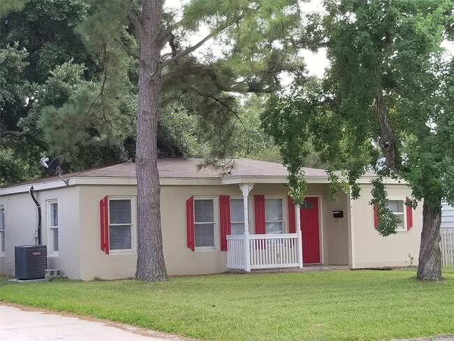 Building Photo - 417 13th Ave N