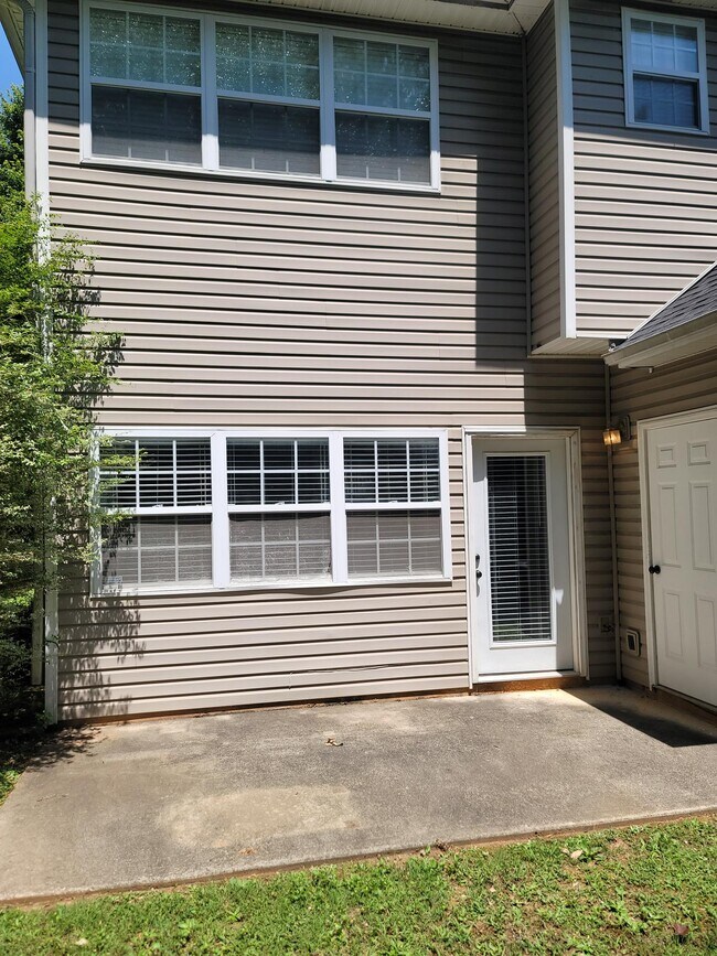 Foto del edificio - 1545 Springleaf Ct SE