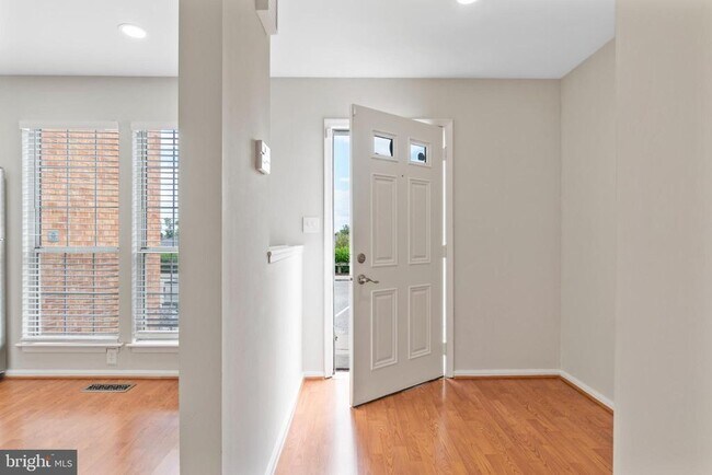 Foto del edificio - 1004 Dartmouth Glen Way