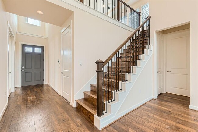 Building Photo - 8313 Spire View