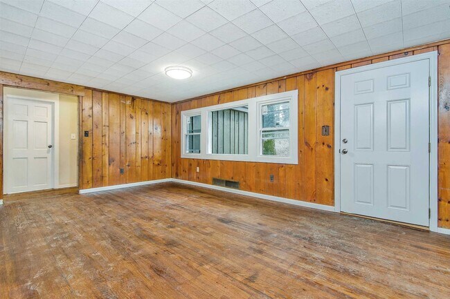 Building Photo - 288 Pine Hill Rd
