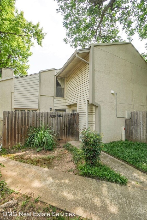 Primary Photo - 1 br, 1.5 bath House - 811 Redbird Ln