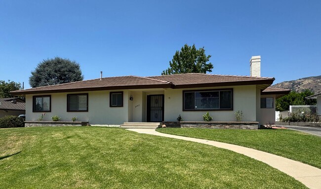 Building Photo - Beautiful Glendora Home in Desireable Area