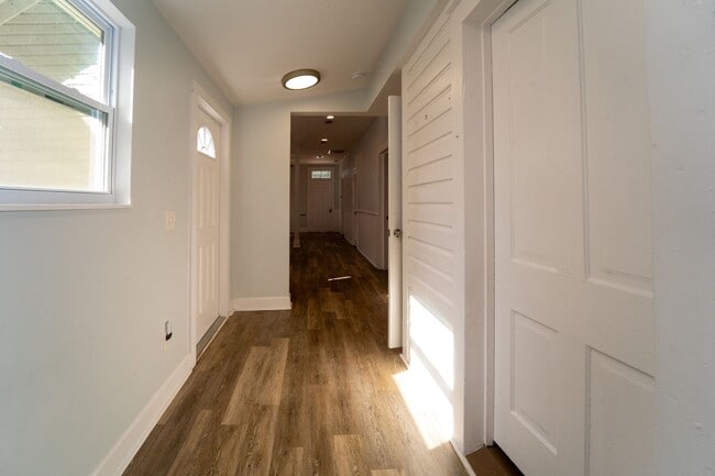 Foto del edificio - Historic Lincolnville 3/2 Single Family Home