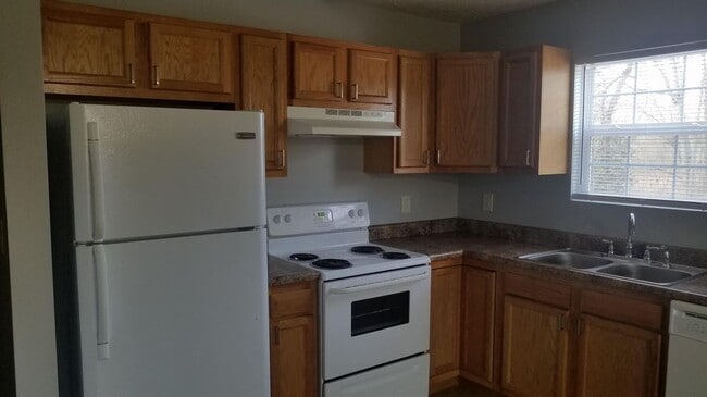 Building Photo - 4363 Hilton Apt 6