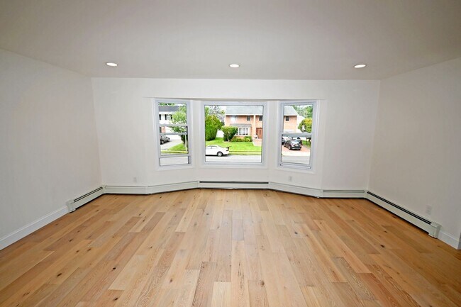 Foto del edificio - 19 Carriage Rd