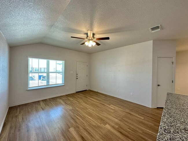 Building Photo - 1809 Clovis Dr