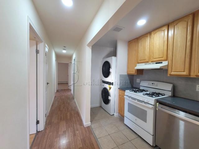 Primary Photo - 4 bedroom in ASTORIA NY 11102