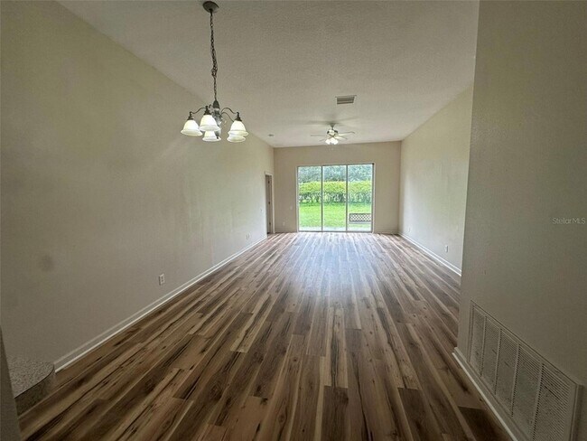 Foto del edificio - 14757 Wake Robin Dr