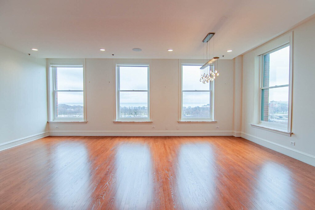 Primary Photo - Luxury 2bd/2bth Condo w/Unobstructed Lake ...