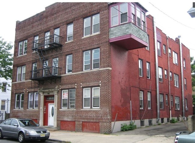 Building Photo - 151-153 Parker St